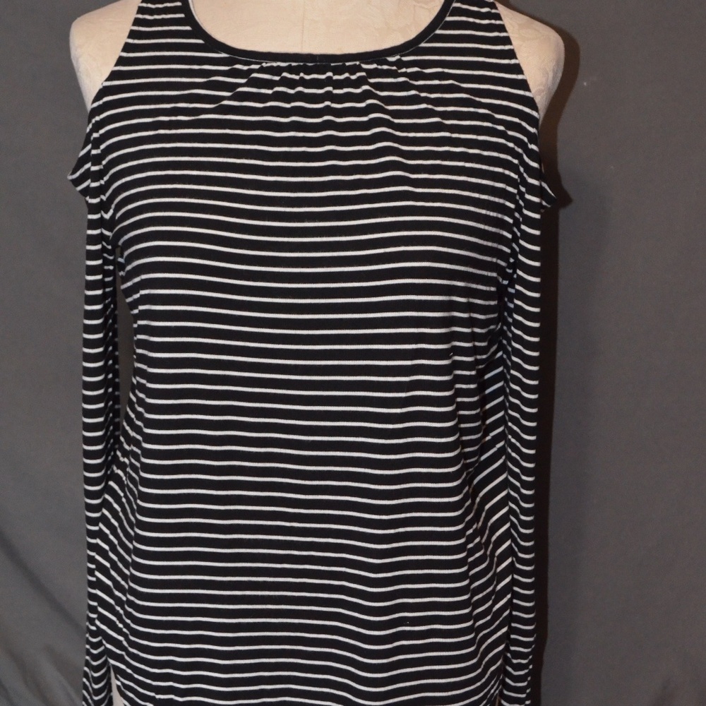 Old Navy Women's Black and White Top